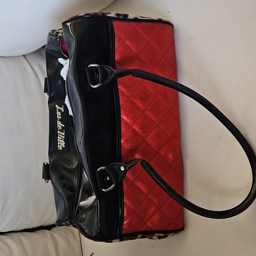 Large Lux De Ville Red Sparkle and Black Quilted Women's Bag With Dice - Picture 3 of 6